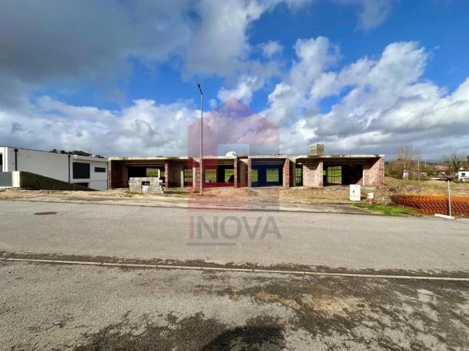 Moradia T3 para Venda em Coucieiro Foto 19