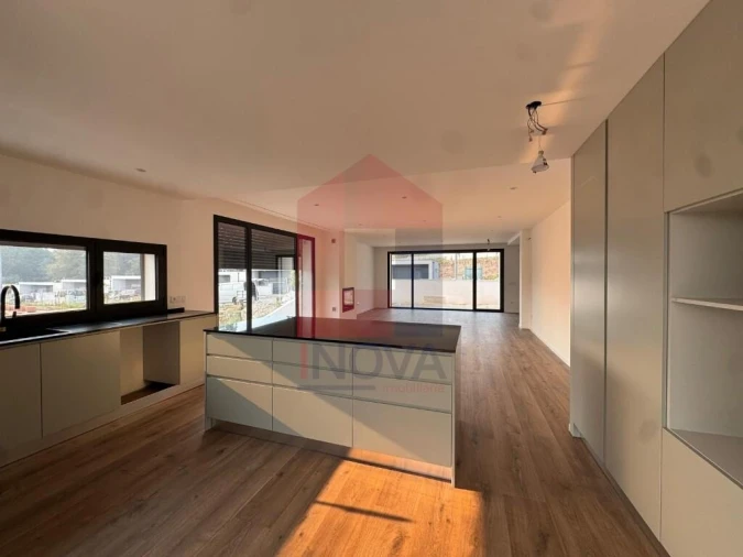 Moradia T3 para Venda em Coucieiro Foto 10