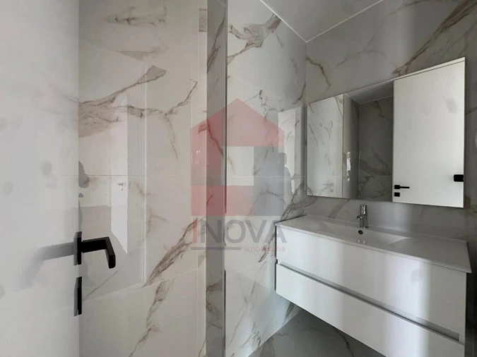 Moradia T3 para Venda em Coucieiro Foto 18