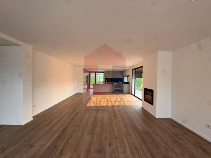 Moradia T3 para Venda em Coucieiro Foto 3