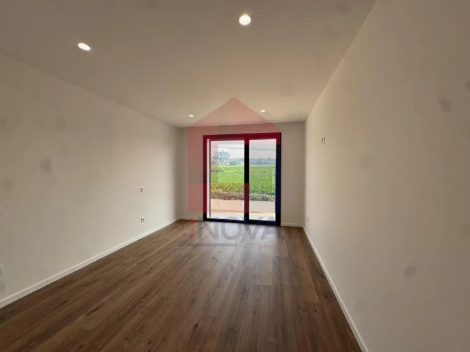 Moradia T3 para Venda em Coucieiro Foto 20