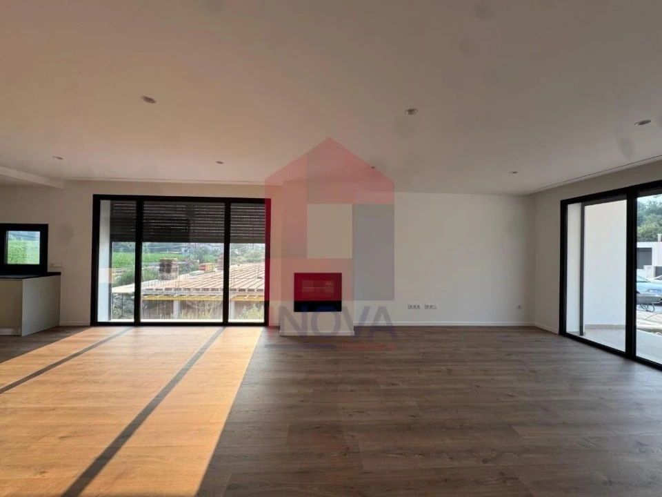 Moradia T3 para Venda em Coucieiro Foto 16