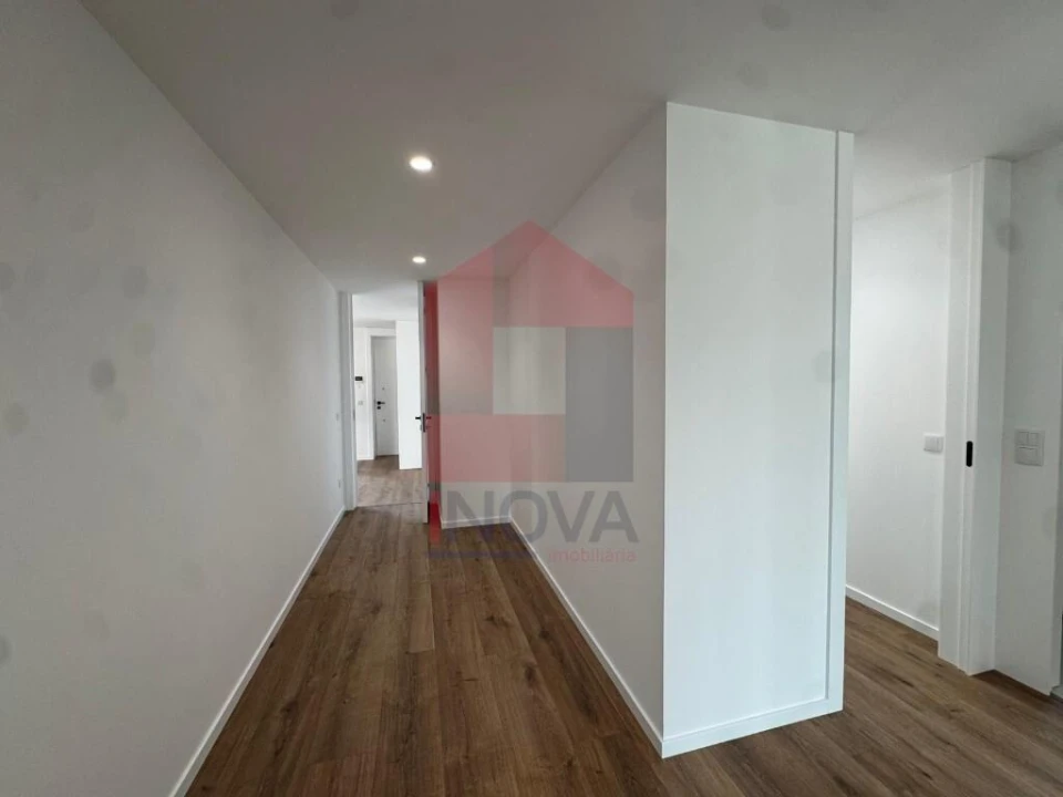 Moradia T3 para Venda em Coucieiro Foto 26