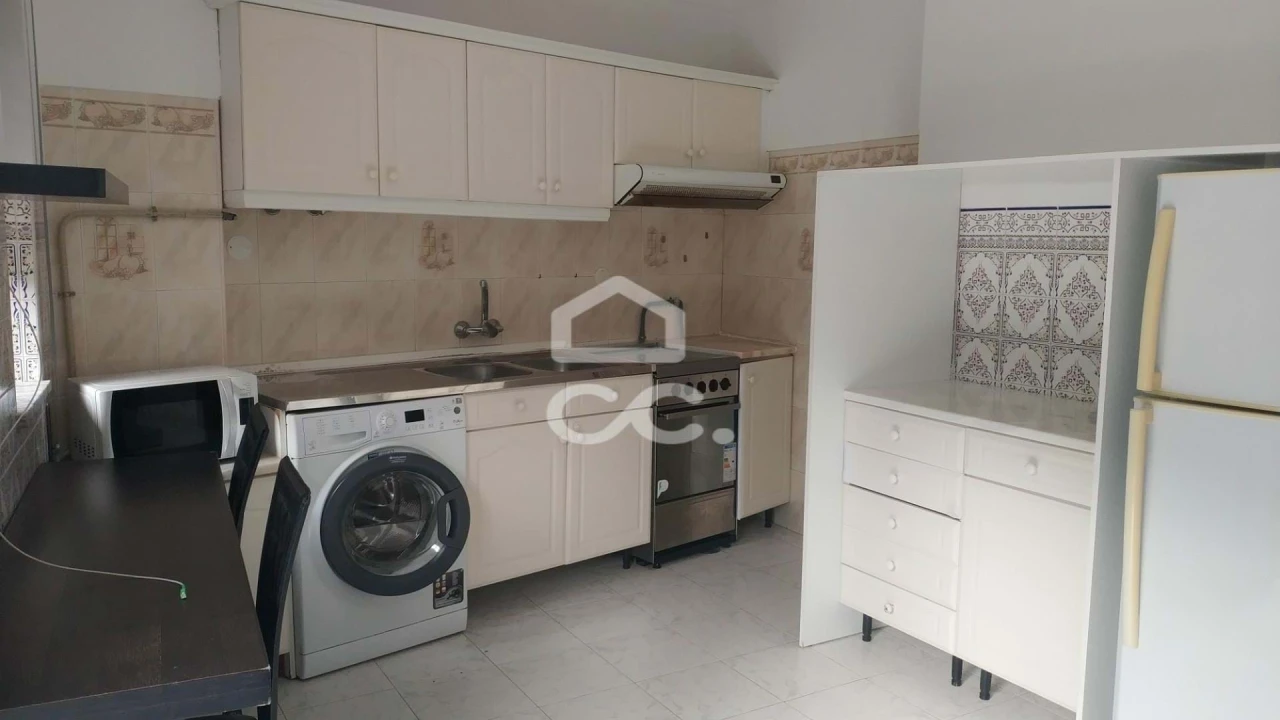 Apartamento T1 para Arrendamento em Santa Clara e Castelo Viegas Foto 2