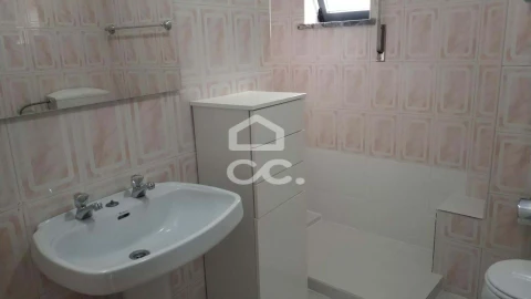 Apartamento T1 para Arrendamento em Santa Clara e Castelo Viegas