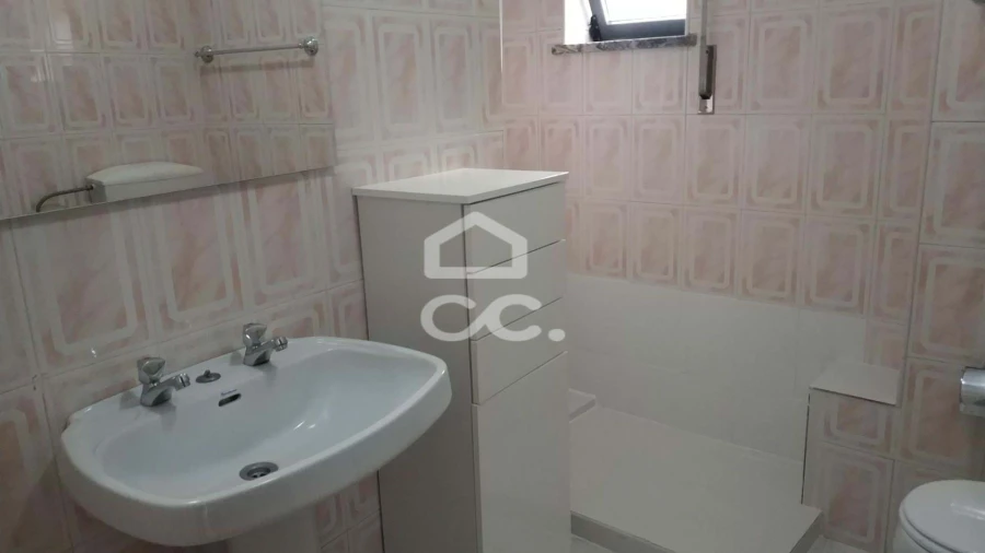 Apartamento T1 para Arrendamento em Santa Clara e Castelo Viegas Foto 7