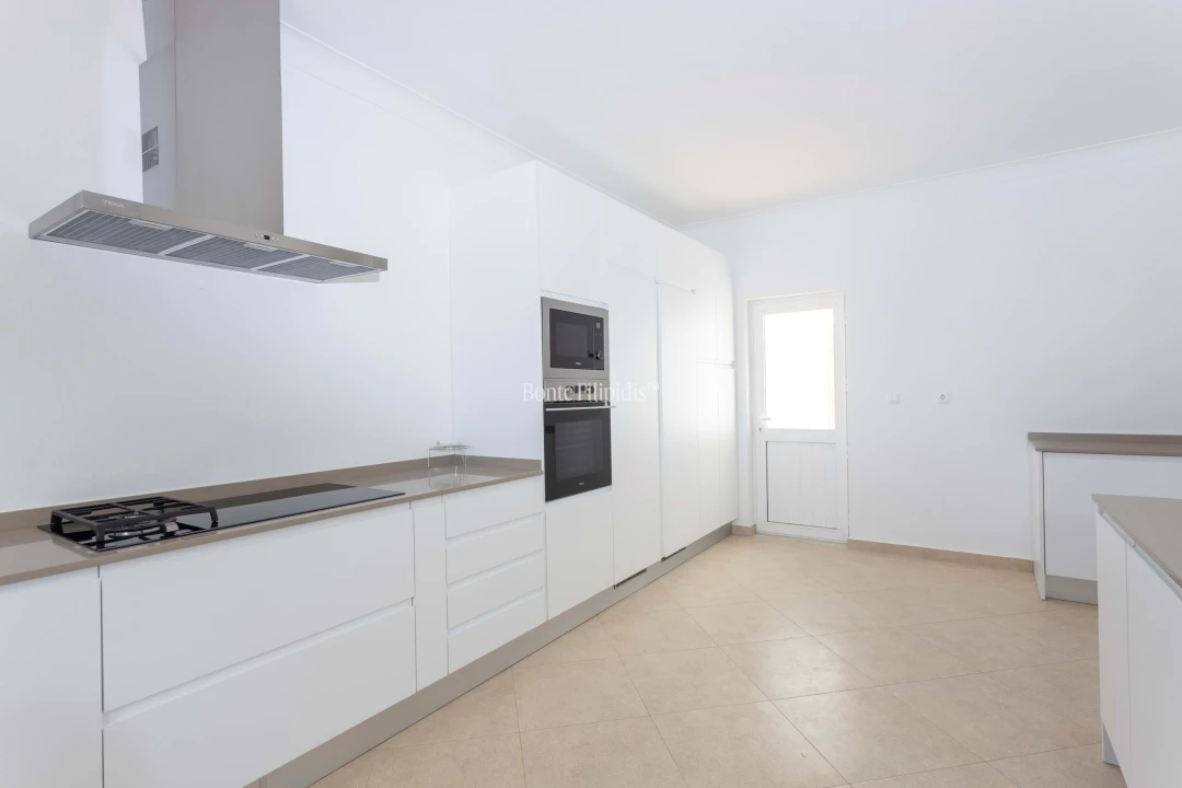 Moradia T4 para Venda em Budens Foto 10