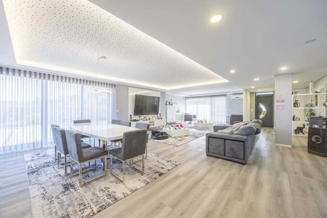 Moradia T5 para Venda em Gondomar (São Cosme), Valbom e Jovim Foto 5