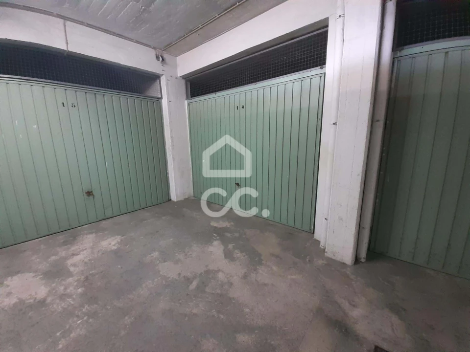 Garagem para Arrendamento em Santa Maria Maior Foto 3