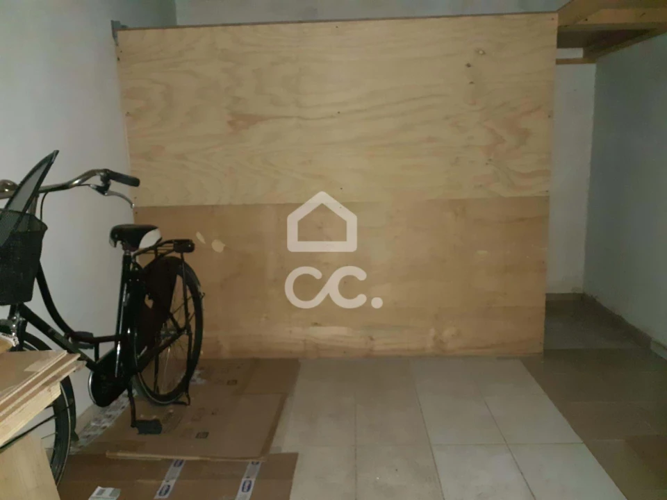 Garagem para Arrendamento em Santa Maria Maior Foto 8