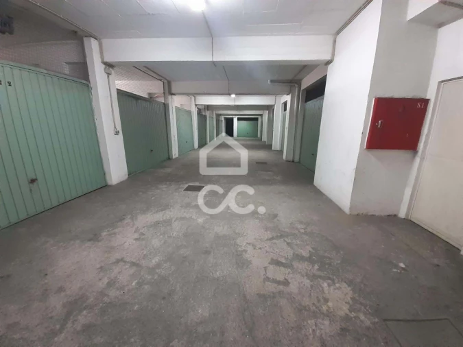 Garagem para Arrendamento em Santa Maria Maior Foto 2