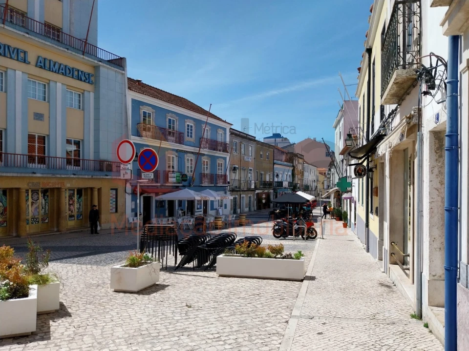 Prédio para Venda em Almada, Cova da Piedade, Pragal e Cacilhas Foto 13