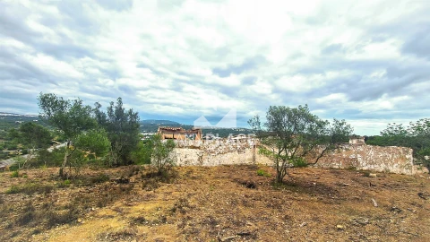 Moradia T0 para Venda em Loule (São Sebastião)