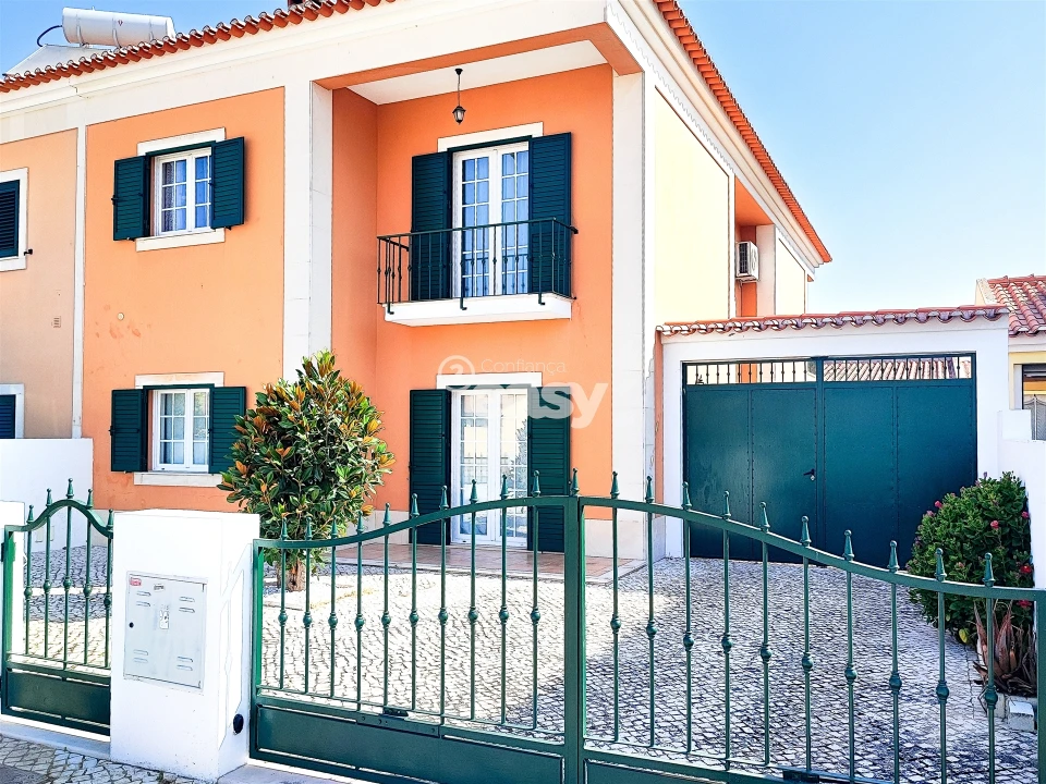 Moradia T5 para Venda em Almeirim Foto 1