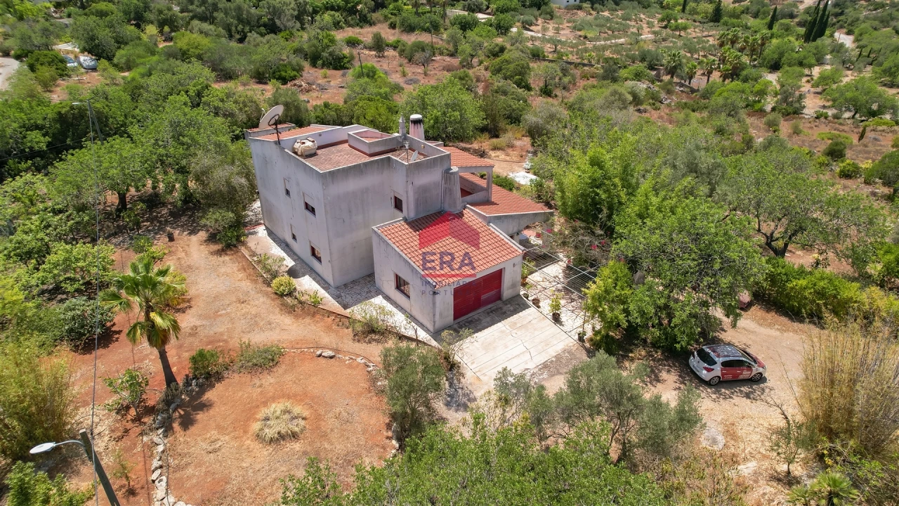 Moradia T4 para Venda em Quelfes Foto 5