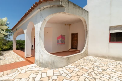 Moradia T4 para Venda em Quelfes
