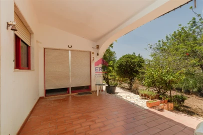 Moradia T4 para Venda em Quelfes