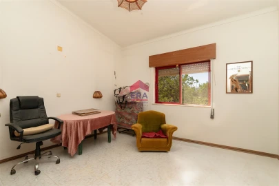 Moradia T4 para Venda em Quelfes
