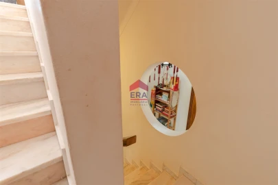 Moradia T4 para Venda em Quelfes
