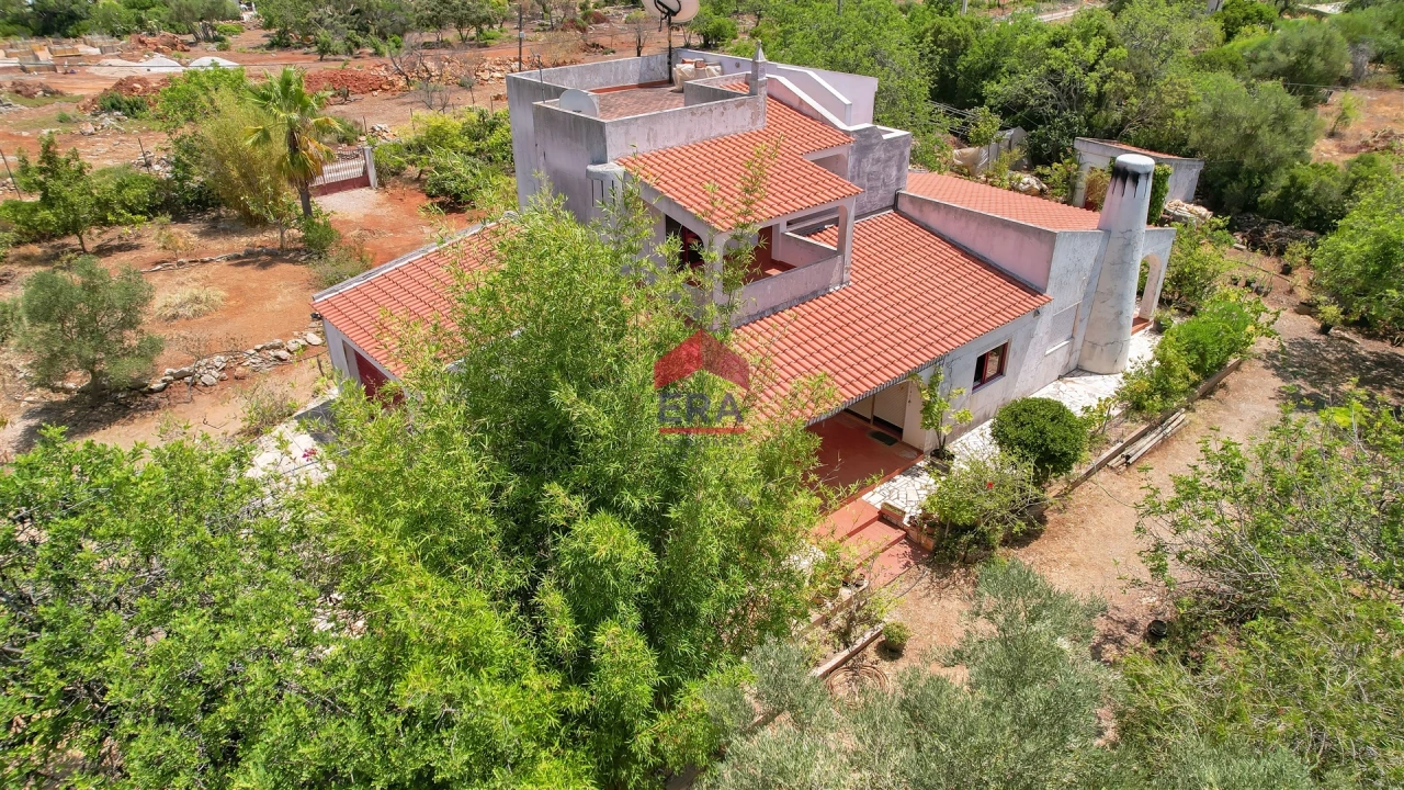 Moradia T4 para Venda em Quelfes Foto 1
