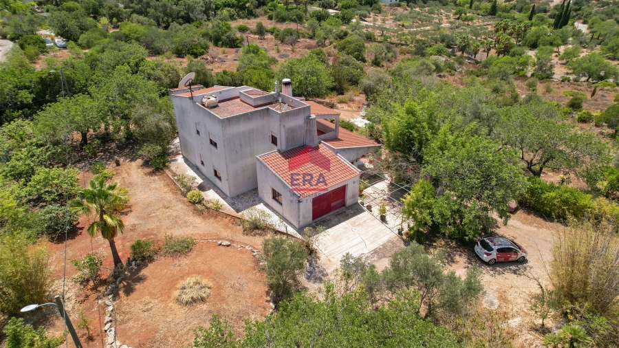 Moradia T4 para Venda em Quelfes Foto 5