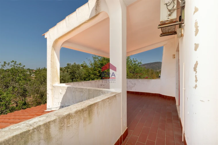 Moradia T4 para Venda em Quelfes Foto 35
