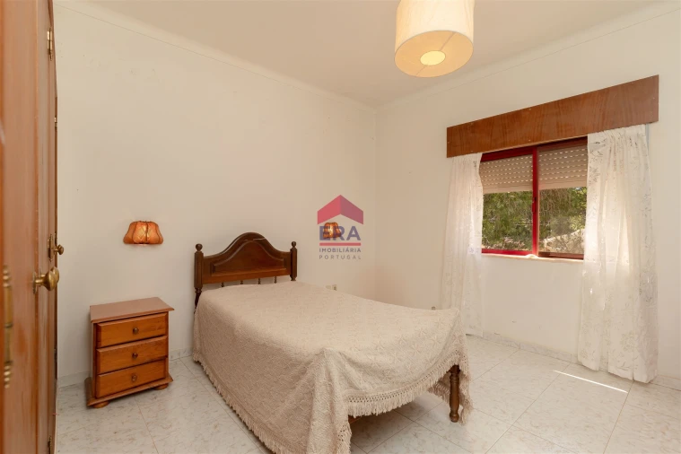 Moradia T4 para Venda em Quelfes Foto 33