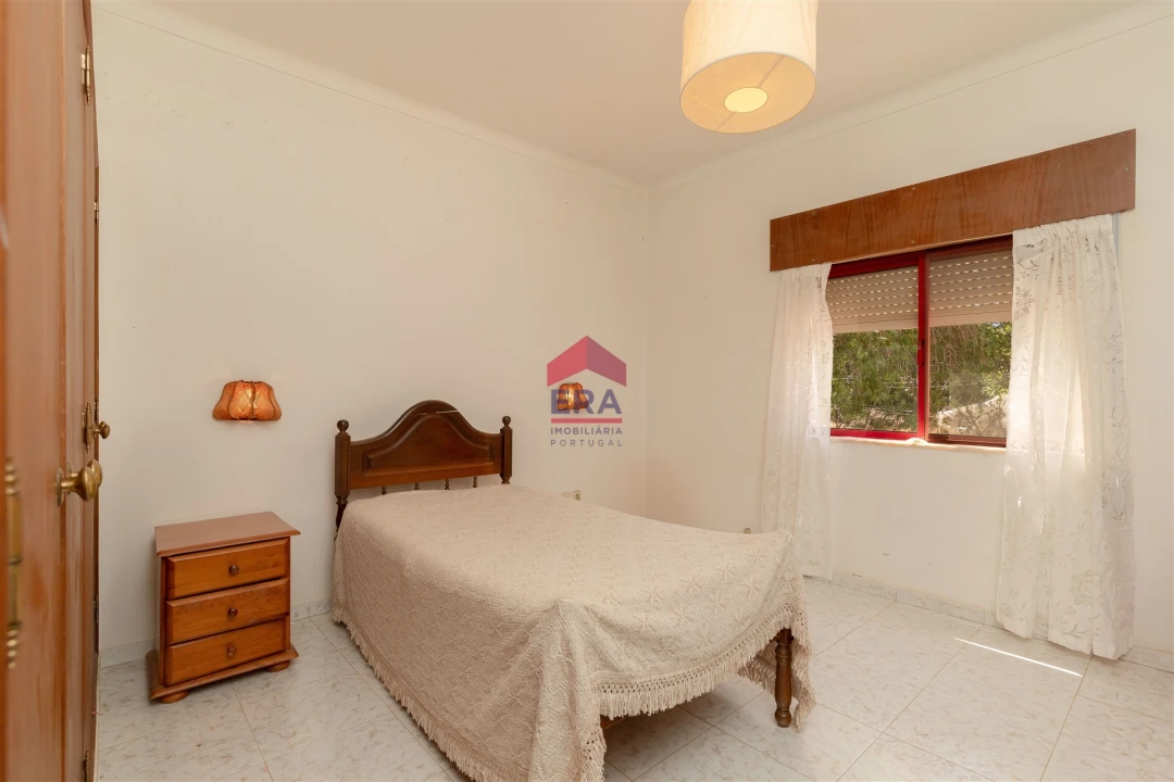Moradia T4 para Venda em Quelfes Foto 33