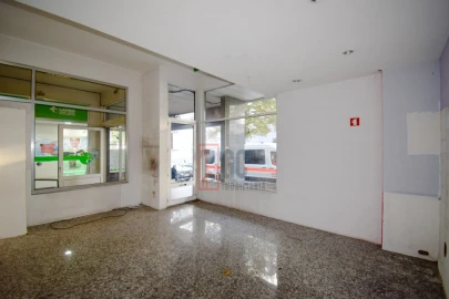 Loja para Venda em Mafamude e Vilar do Paraíso