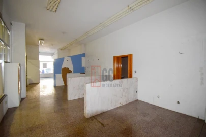 Loja para Venda em Mafamude e Vilar do Paraíso