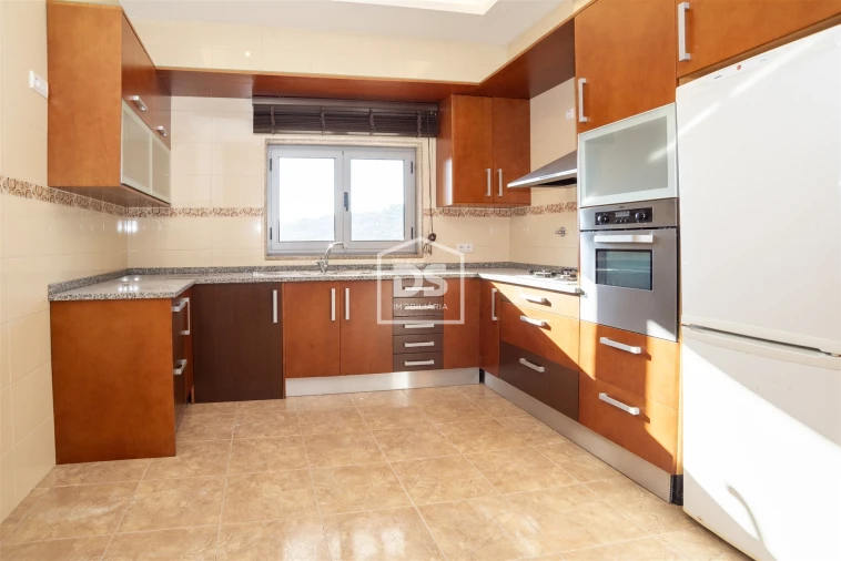 Moradia T7 para Venda em São Cristovão de Nogueira Foto 4