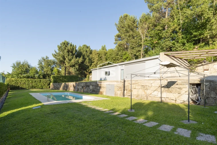 Moradia T7 para Venda em São Cristovão de Nogueira Foto 1