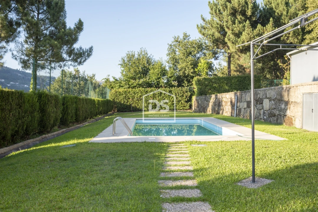 Moradia T7 para Venda em São Cristovão de Nogueira Foto 3