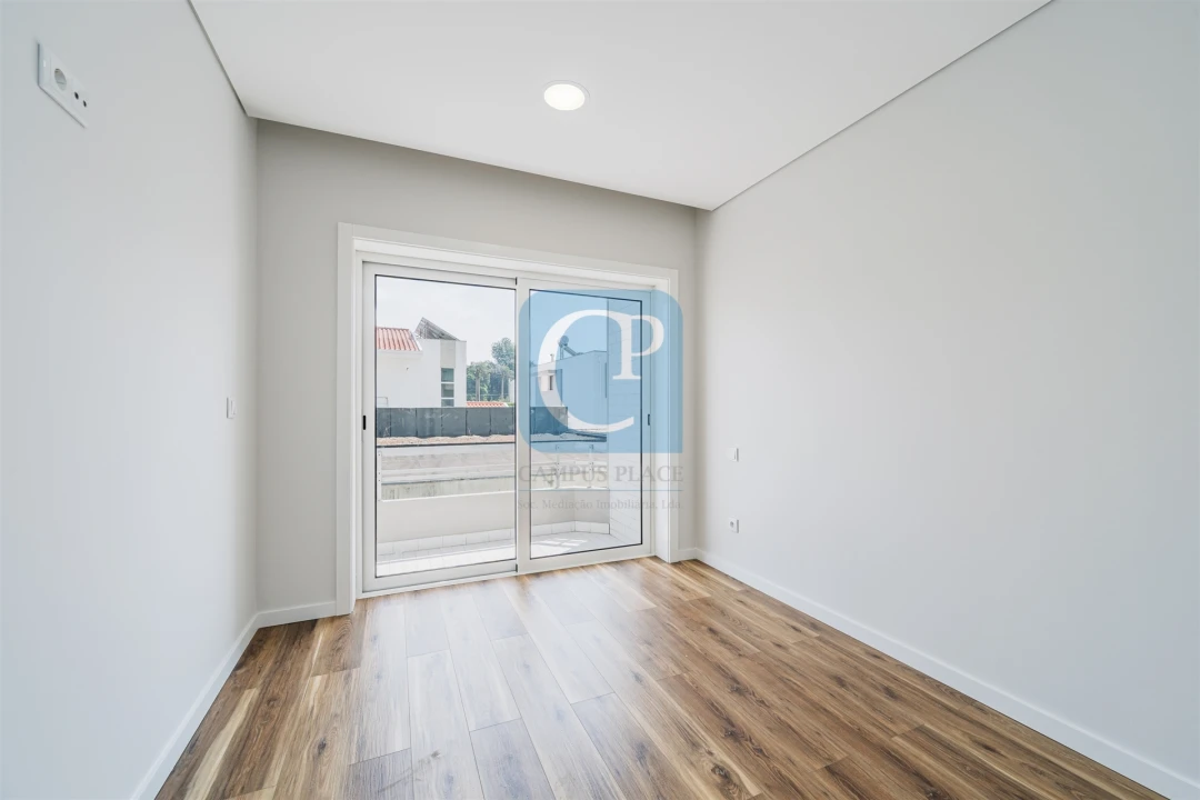 Apartamento T2 para Venda em Nogueira e Silva Escura Foto 2