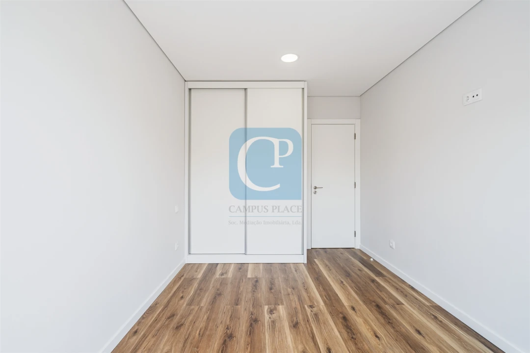 Apartamento T2 para Venda em Nogueira e Silva Escura Foto 3