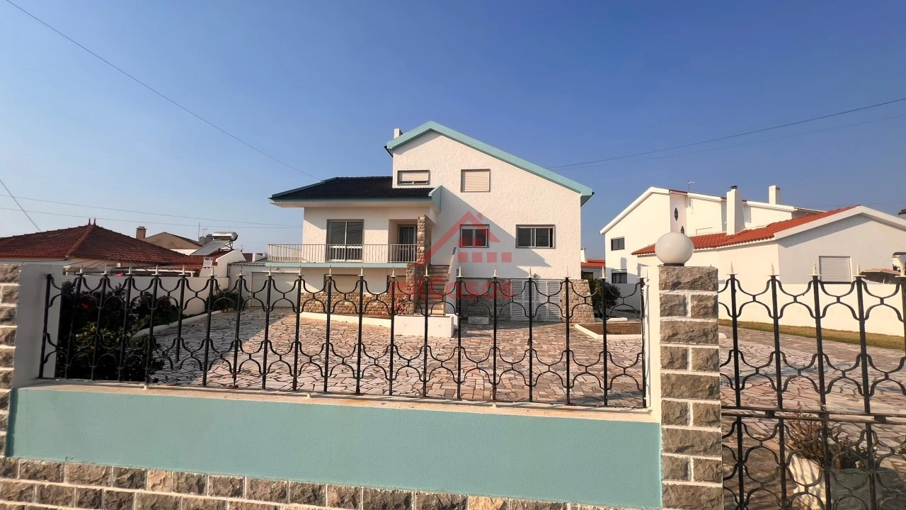 Moradia T11 para Venda em Atouguia da Baleia Foto 1