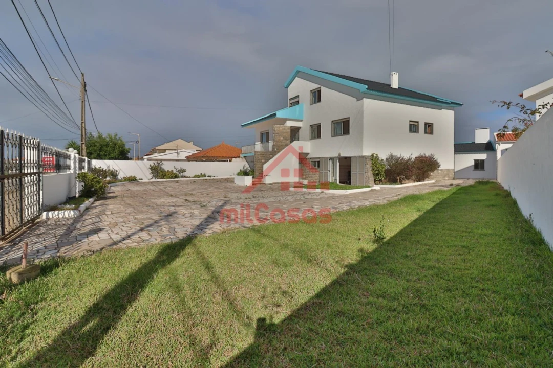 Moradia T11 para Venda em Atouguia da Baleia Foto 3