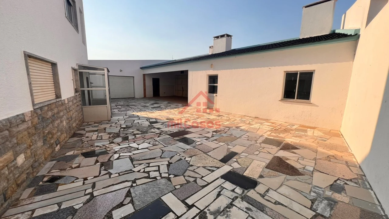 Moradia T11 para Venda em Atouguia da Baleia Foto 5