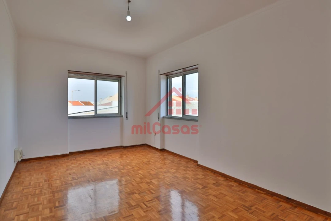 Moradia T11 para Venda em Atouguia da Baleia Foto 8