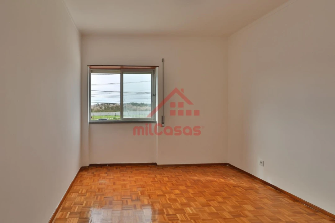 Moradia T11 para Venda em Atouguia da Baleia Foto 11