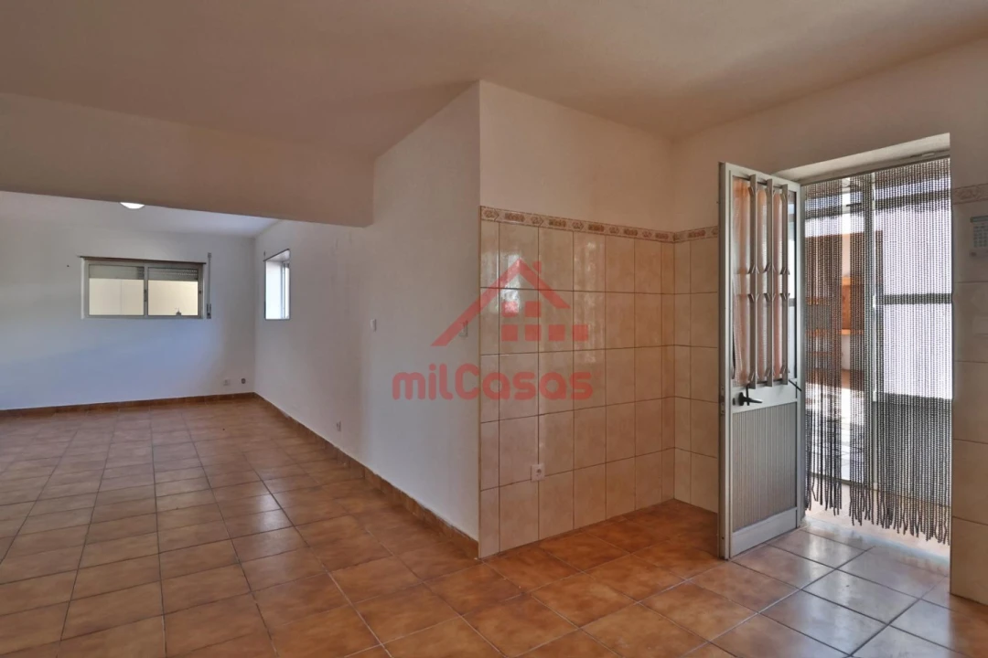 Moradia T11 para Venda em Atouguia da Baleia Foto 18