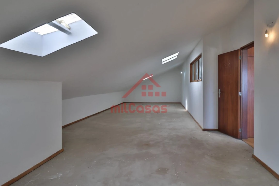 Moradia T11 para Venda em Atouguia da Baleia Foto 25