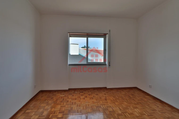 Moradia T11 para Venda em Atouguia da Baleia Foto 13