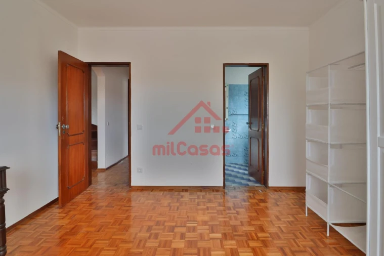 Moradia T11 para Venda em Atouguia da Baleia Foto 16