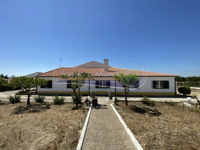 Moradia T5 para Venda em Branca