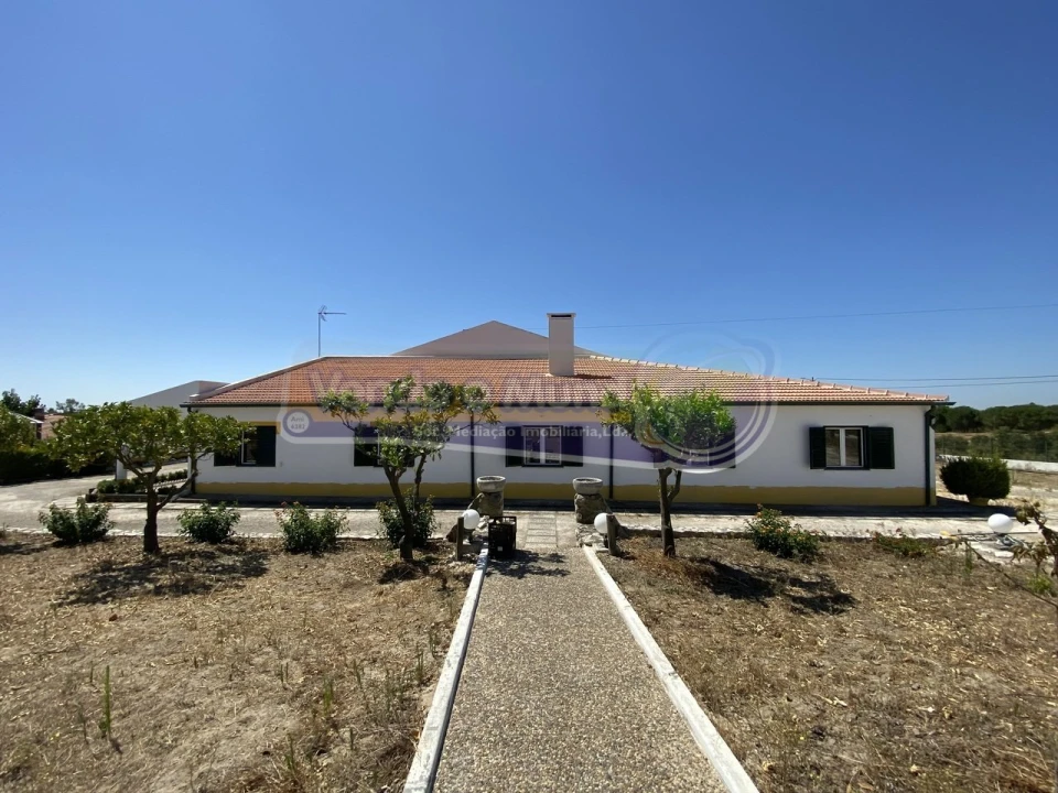 Moradia T5 para Venda em Branca Foto 1