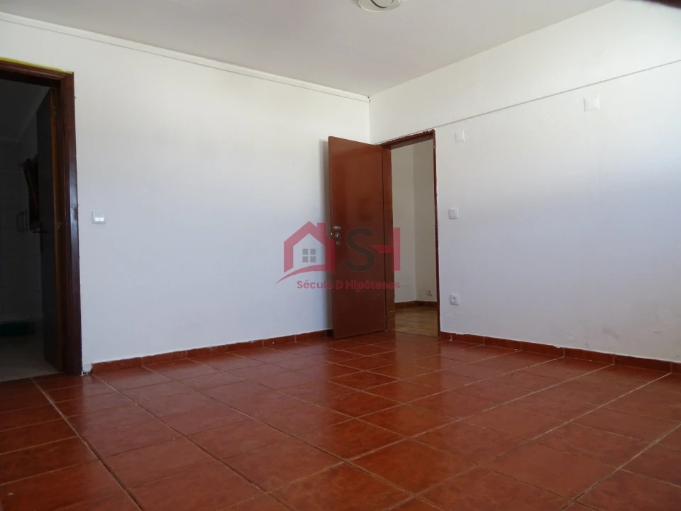 Moradia T9 para Venda em Atouguia da Baleia Foto 5