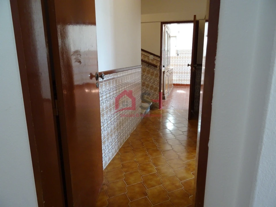 Moradia T9 para Venda em Atouguia da Baleia Foto 11