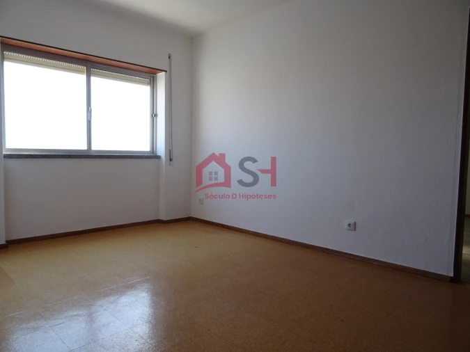 Moradia T9 para Venda em Atouguia da Baleia Foto 17