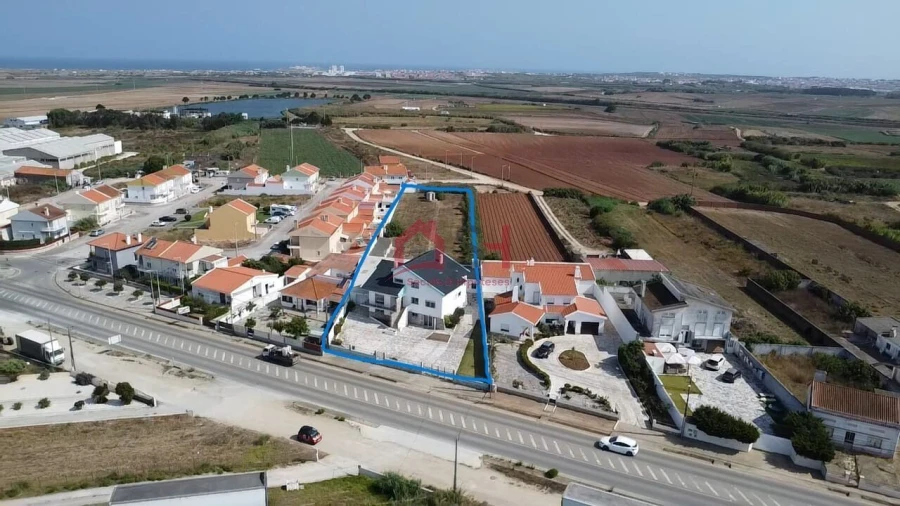 Moradia T9 para Venda em Atouguia da Baleia